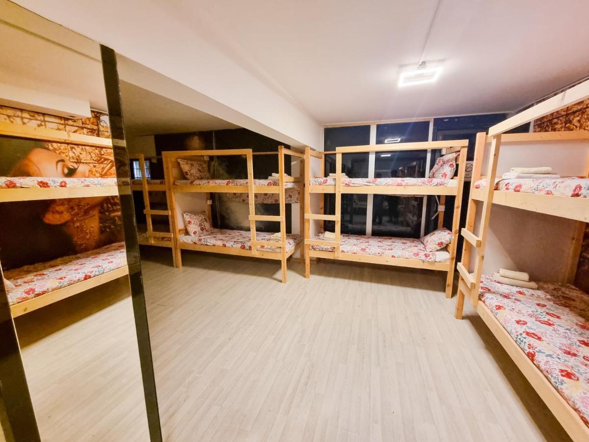 Unique City Hostel 100 Meters From Beach ラルナカ エクステリア 写真