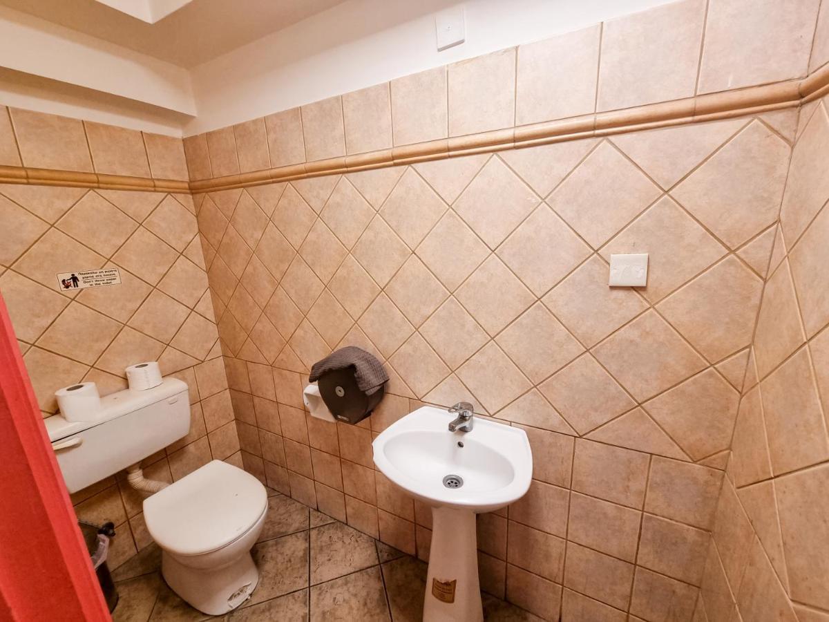 Unique City Hostel 100 Meters From Beach ラルナカ エクステリア 写真