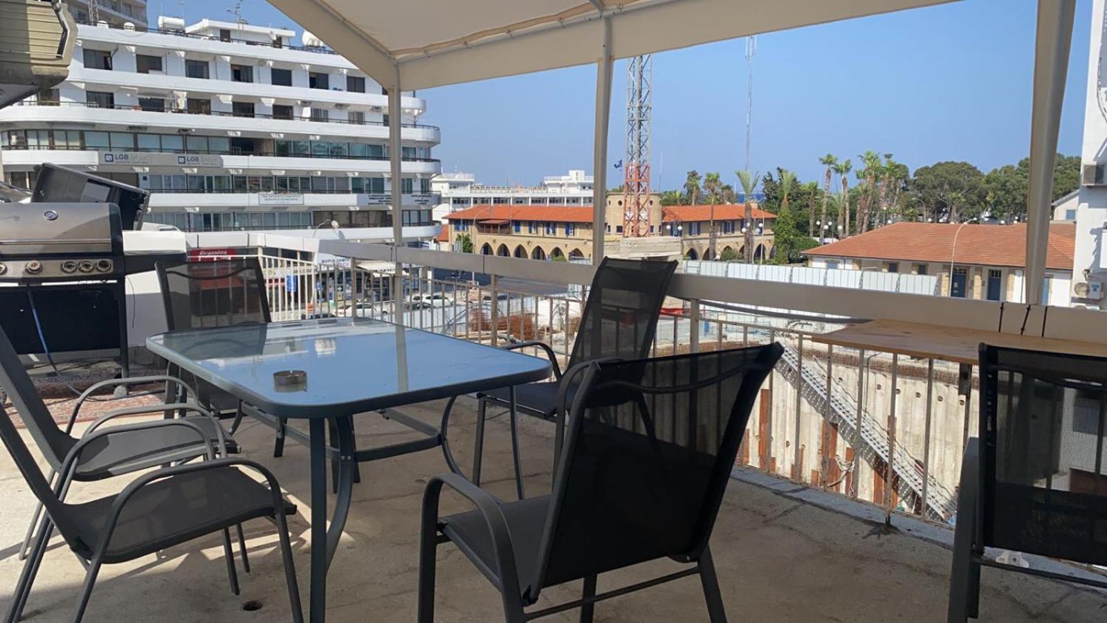 Unique City Hostel 100 Meters From Beach ラルナカ エクステリア 写真
